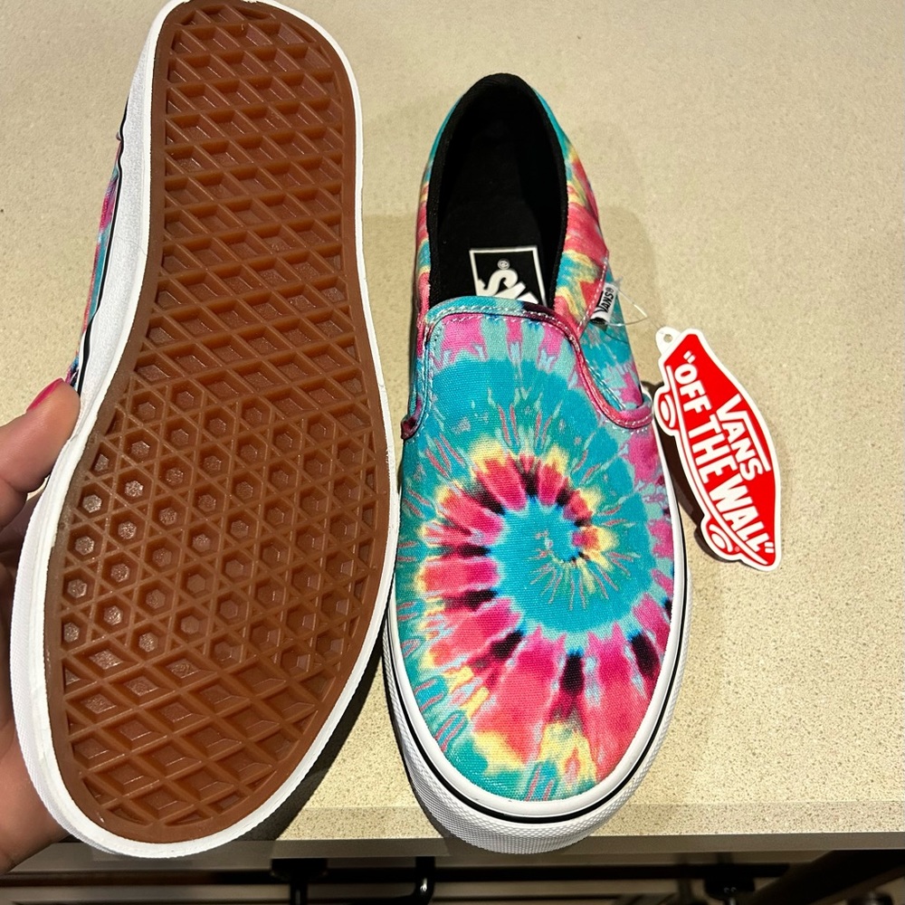 Women’s size 7 tie dye/multi white Asher style vans. Never worn, new w/ tags.